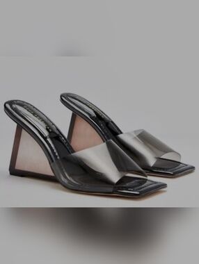 Good American Cinderella square-toe sandal